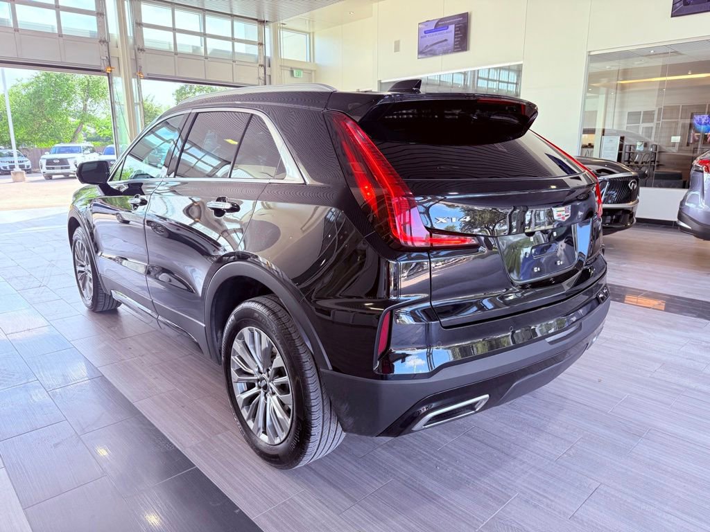 Used 2025 Cadillac XT4 Premium Luxury FWD image 7
