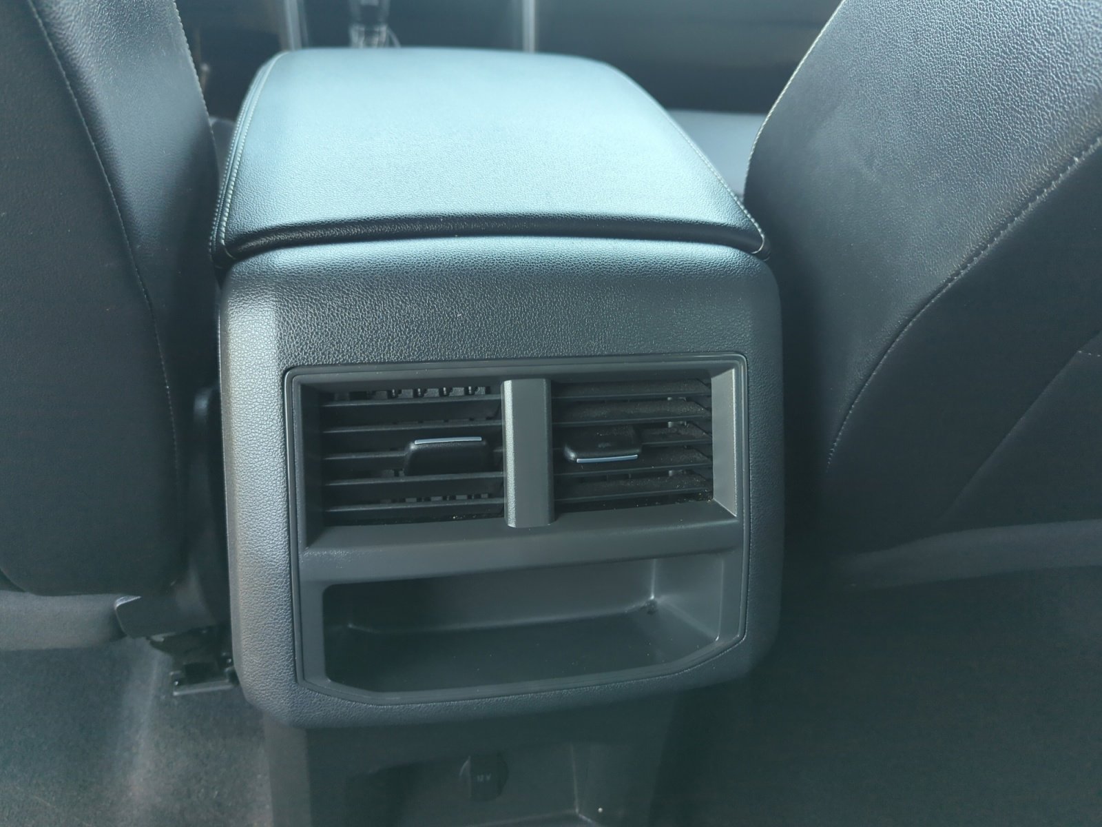 Certified 2022 Volkswagen Atlas Cross Sport SE image 30