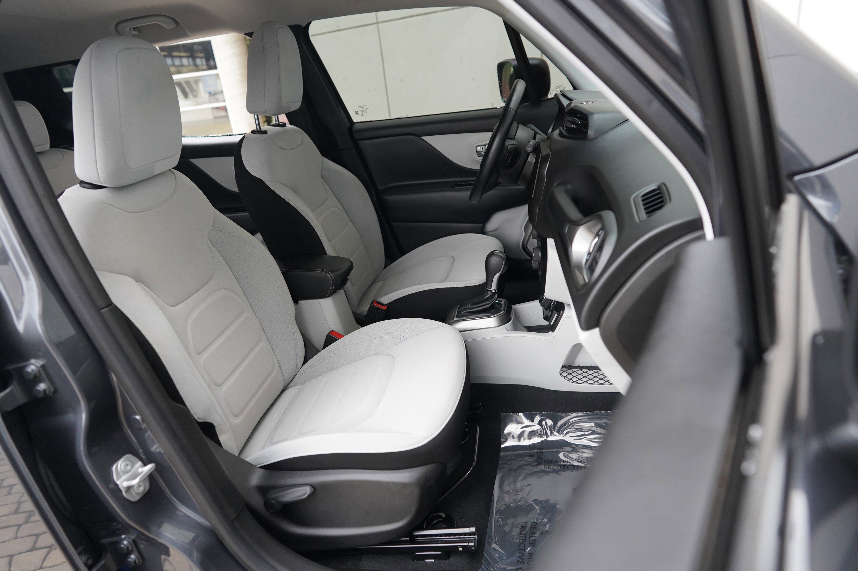 Used 2022 Jeep Renegade Latitude w/ Convenience Group image 26