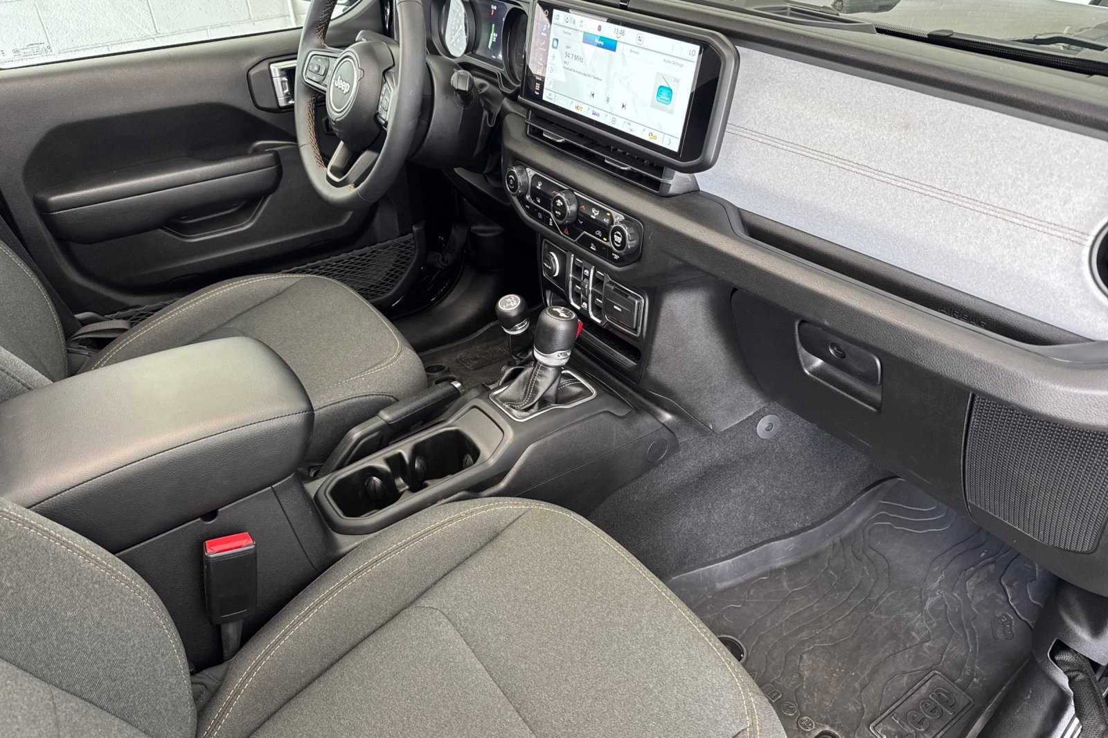 Used 2024 Jeep Wrangler Unlimited AWD/4WD image 15