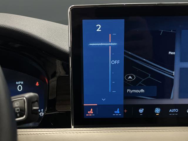 Used 2025 Lincoln Corsair Reserve w/ Towing Package image 7