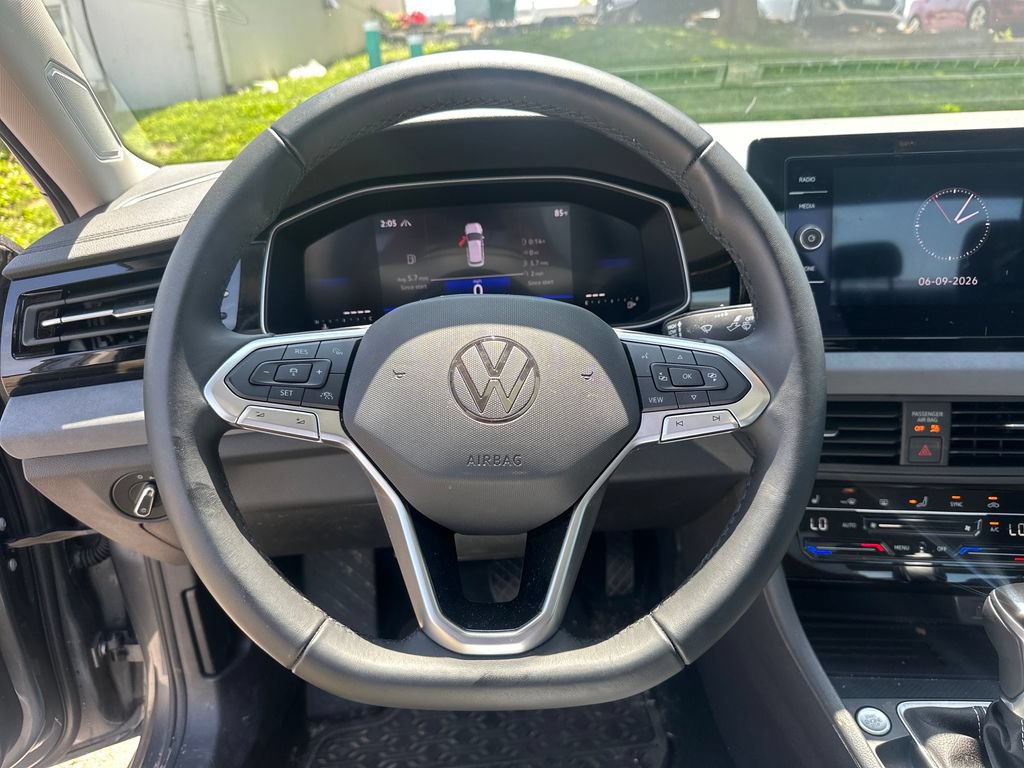 Used 2025 Volkswagen Jetta SE w/ Sunroof Package FWD image 44