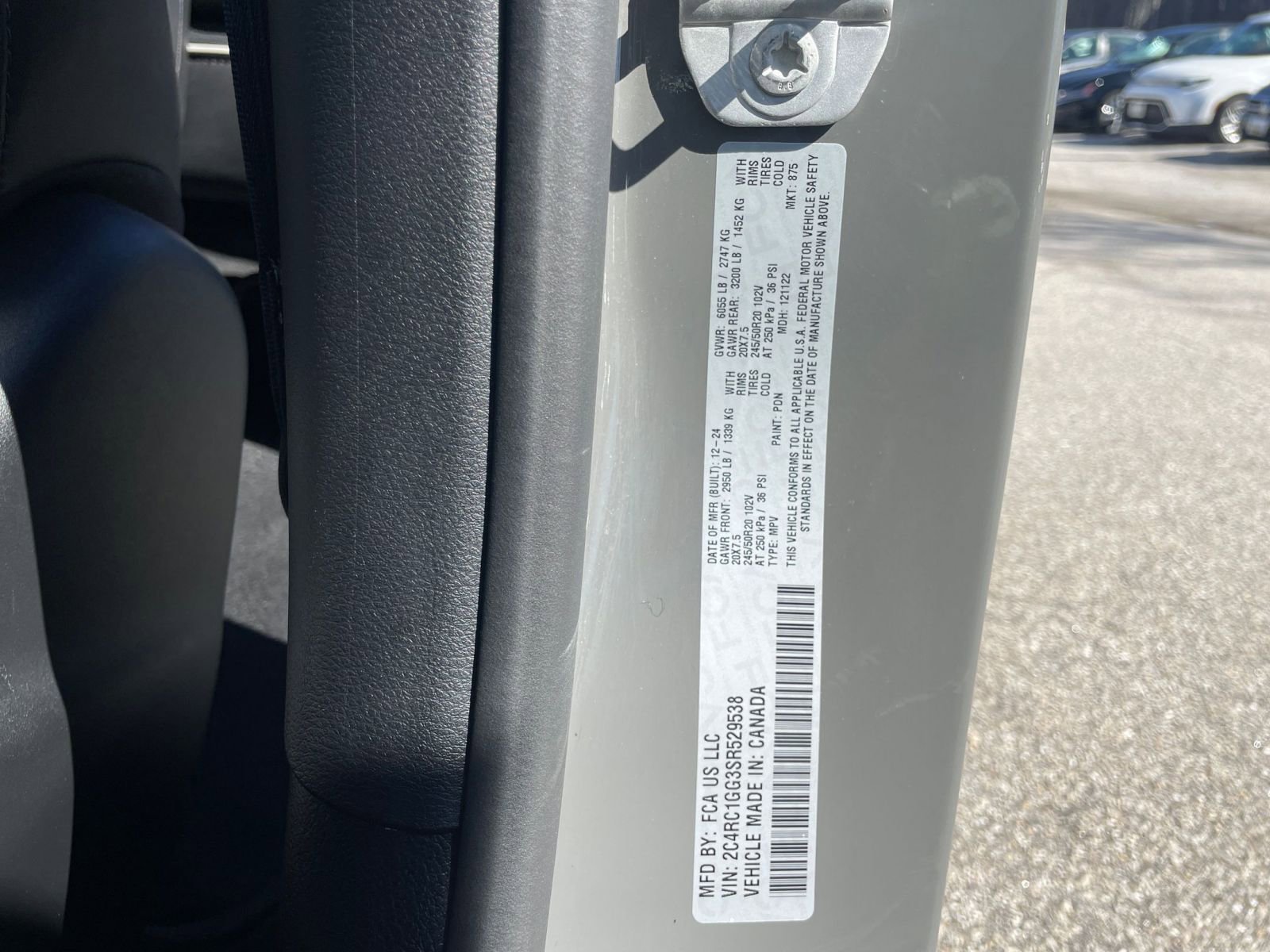 Used 2025 Chrysler Pacifica Limited image 31