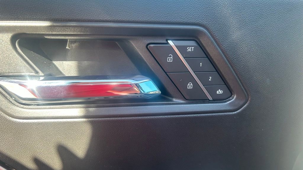 Used 2025 Chevrolet Colorado ZR2 w/ Technology Package image 32