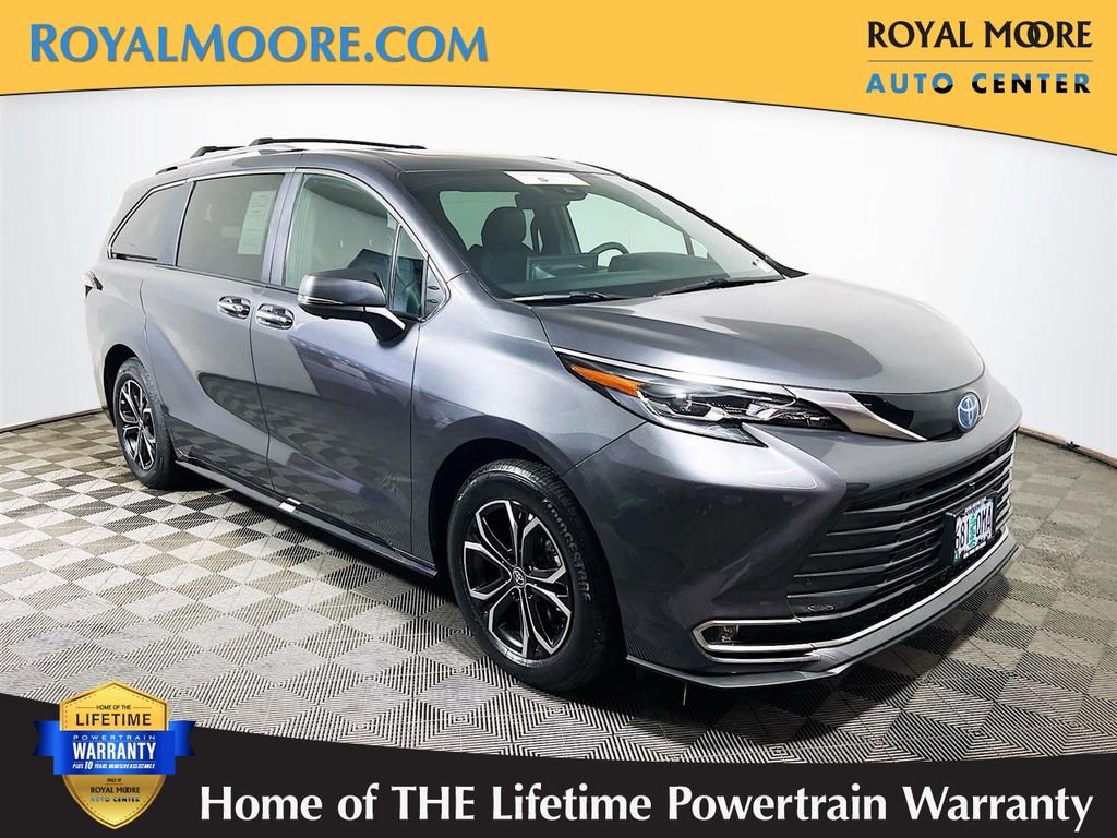 Certified 2025 Toyota Sienna Platinum AWD/4WD image 1