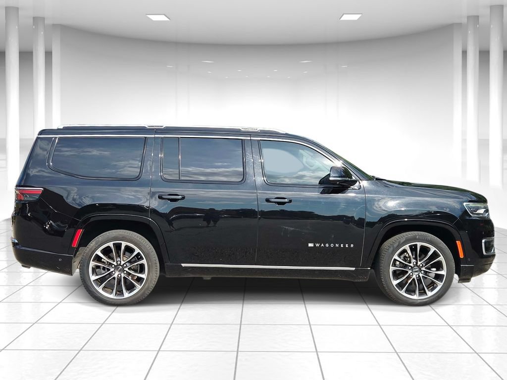 Certified 2023 Jeep Wagoneer Series III w/ Premium Group I AWD/4WD image 2