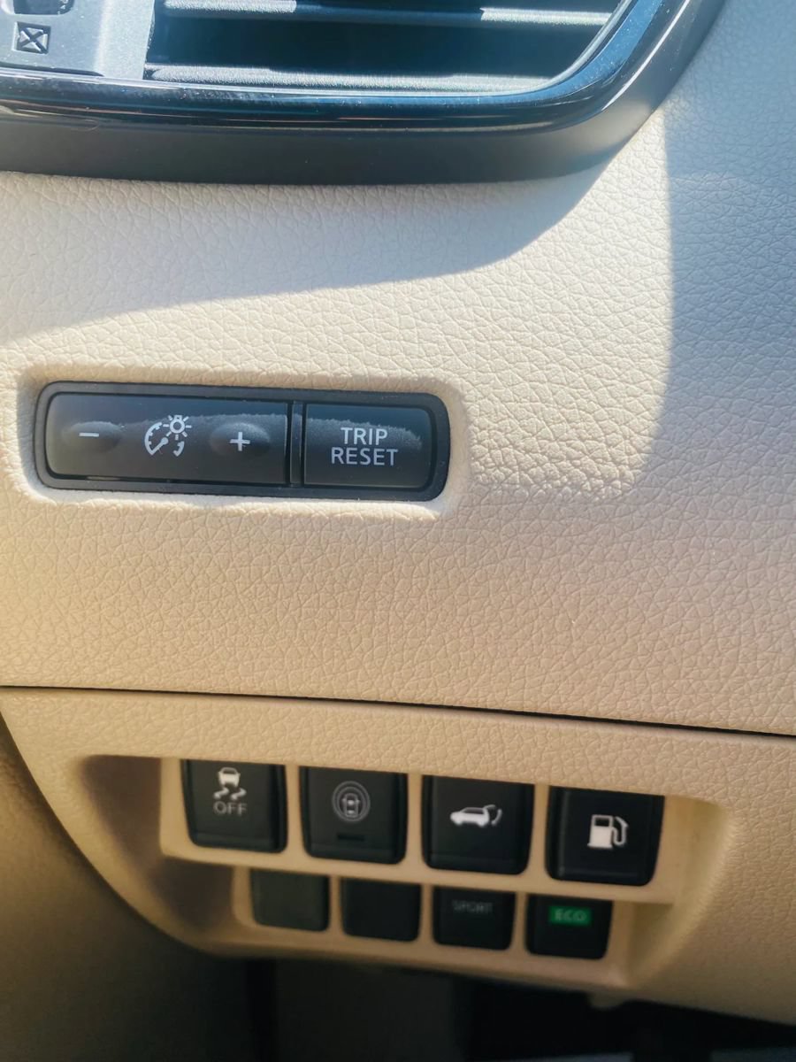 Used 2019 Nissan Rogue SV FWD image 12
