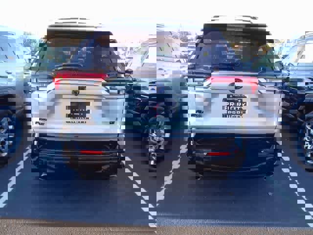 Used 2024 Toyota RAV4 SE w/ Weather & Moonroof Package image 5