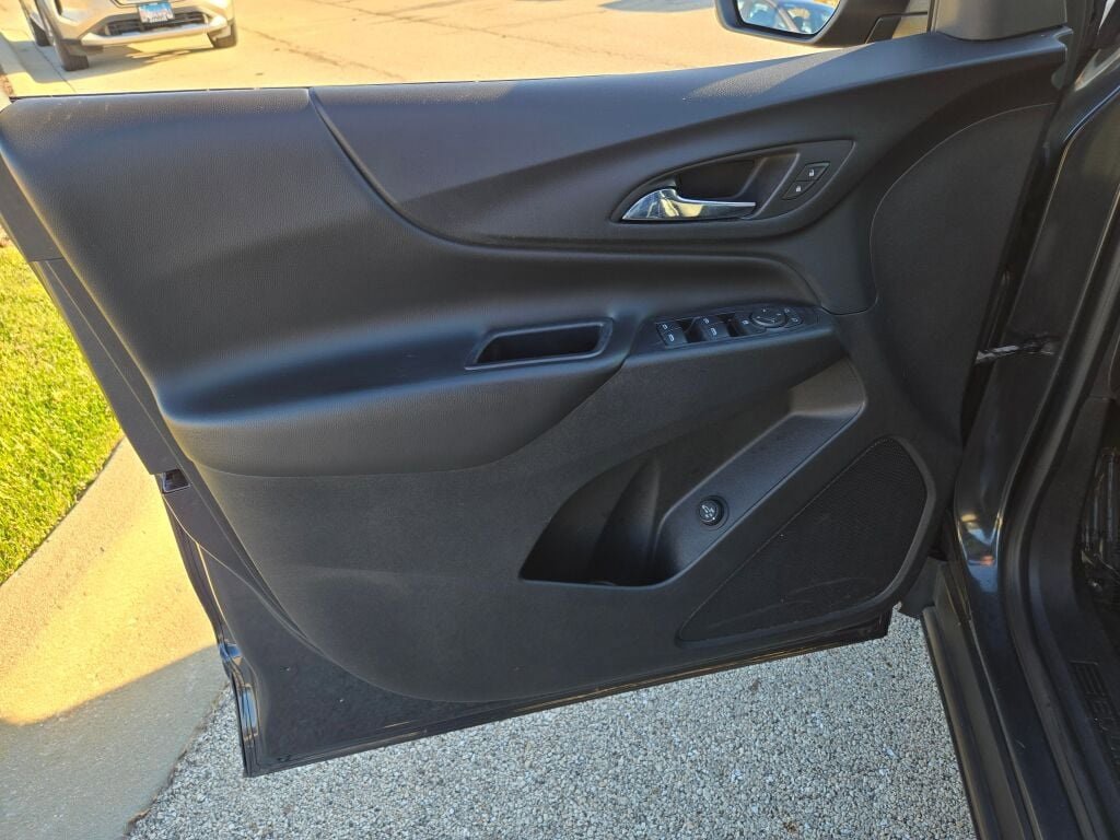 Used 2018 Chevrolet Equinox LT image 21