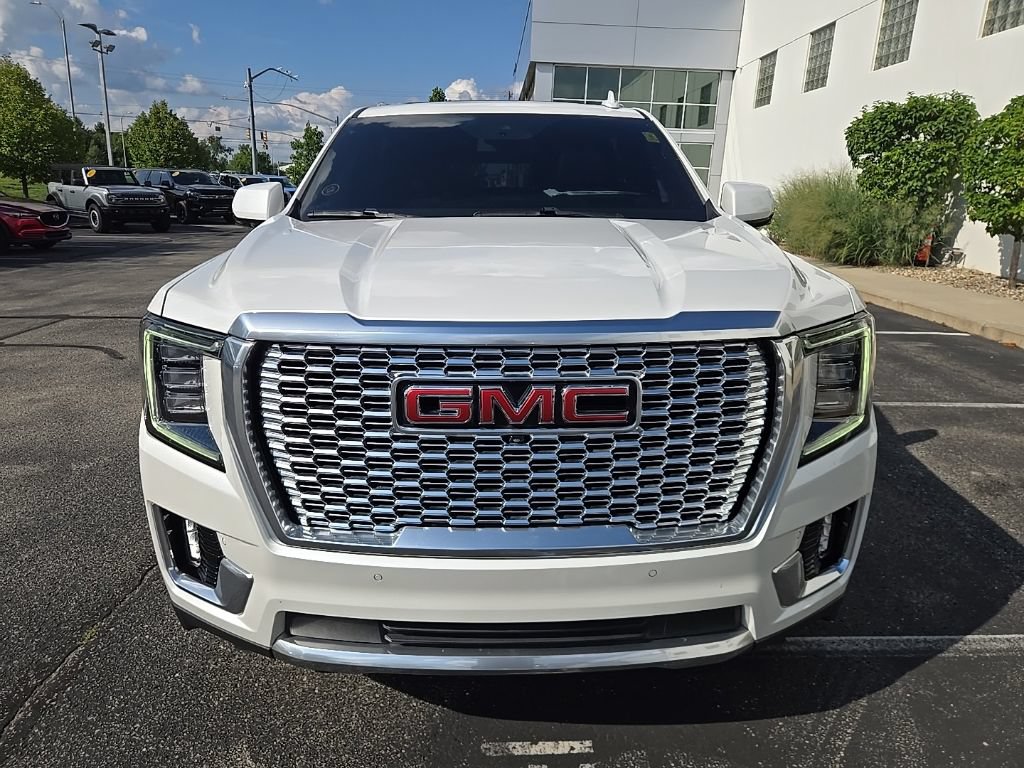 Used 2023 GMC Yukon XL Denali AWD/4WD image 3