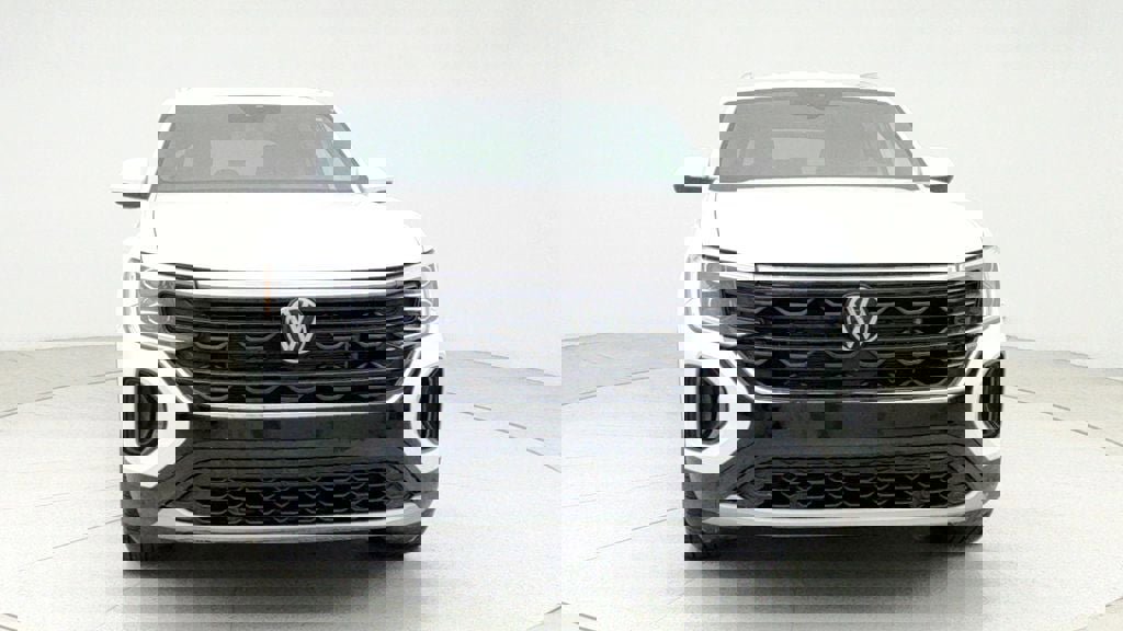 Used 2024 Volkswagen Atlas Cross Sport SE image 2