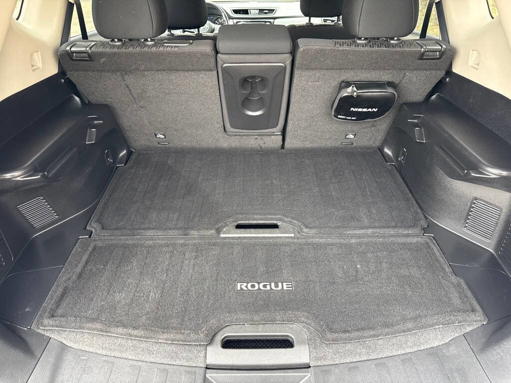 Used 2020 Nissan Rogue SV FWD image 13