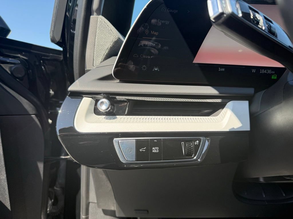 Certified 2025 Cadillac Optiq Luxury 2 w/ LPO, Floor Liner Package AWD/4WD image 19