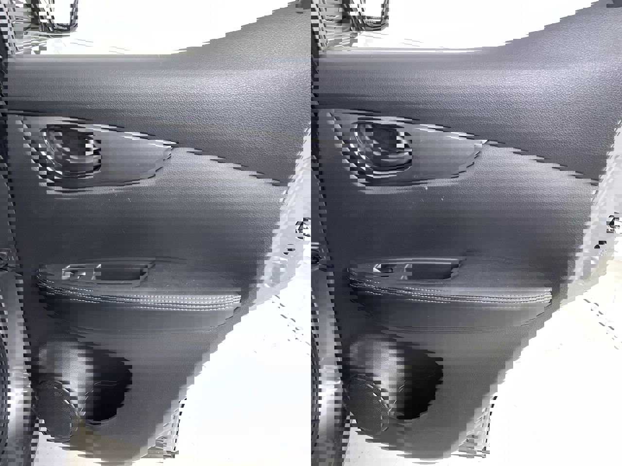 Used 2020 Nissan Rogue Sport S image 21