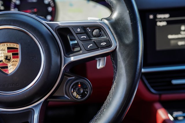 Used 2023 Porsche Cayenne Platinum Edition image 28