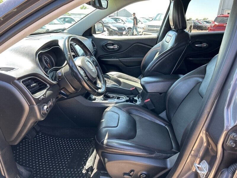 Used 2019 Jeep Cherokee Trailhawk w/ Comfort/Convenience Group image 10