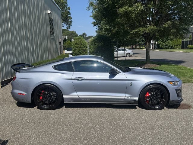 Used 2022 Ford Mustang Shelby GT500 w/ Technology Package RWD image 4