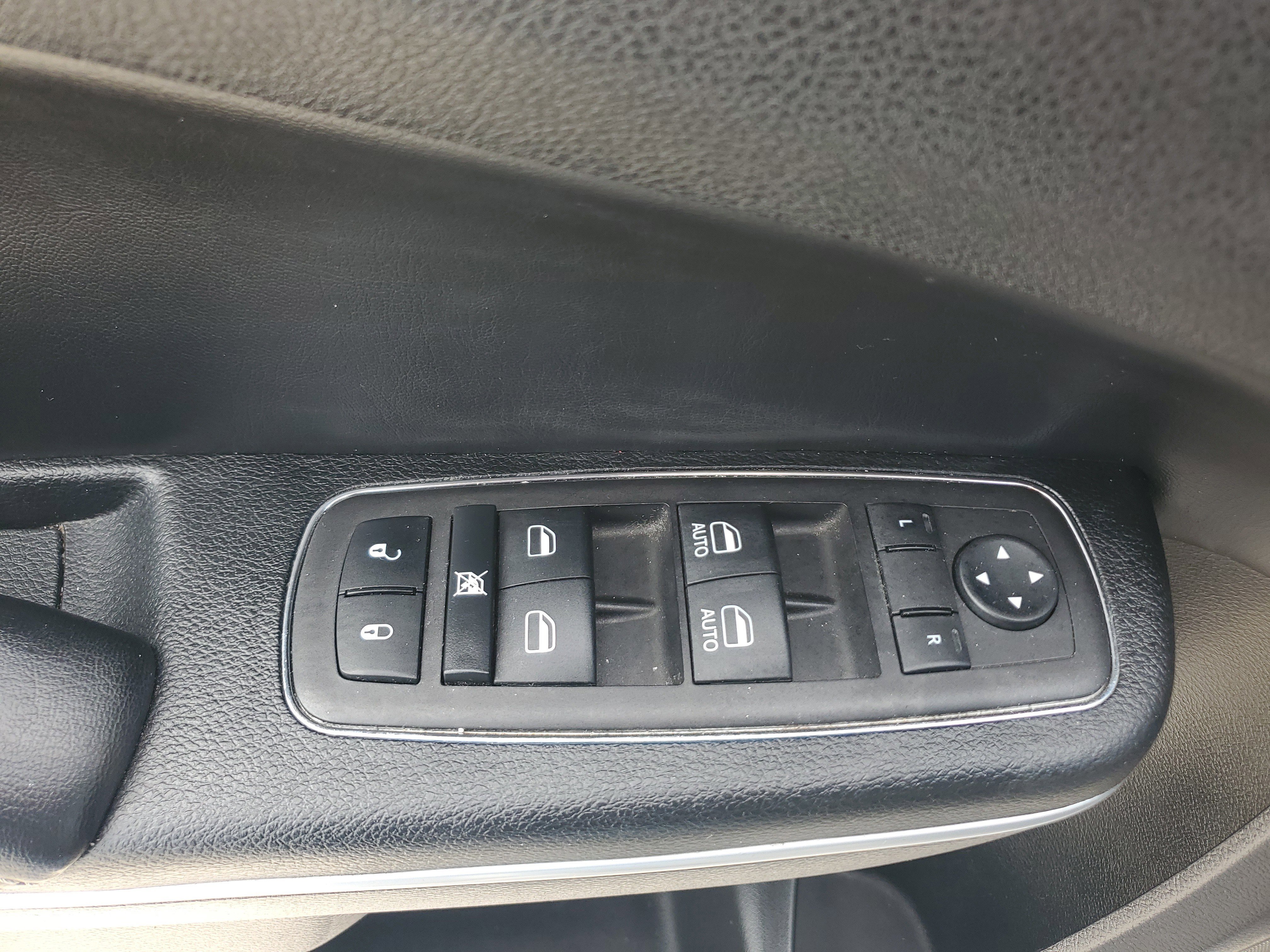 Used 2023 Chrysler 300 S image 26