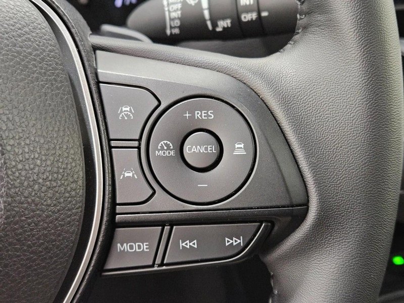 Used 2025 Toyota Corolla XSE image 15