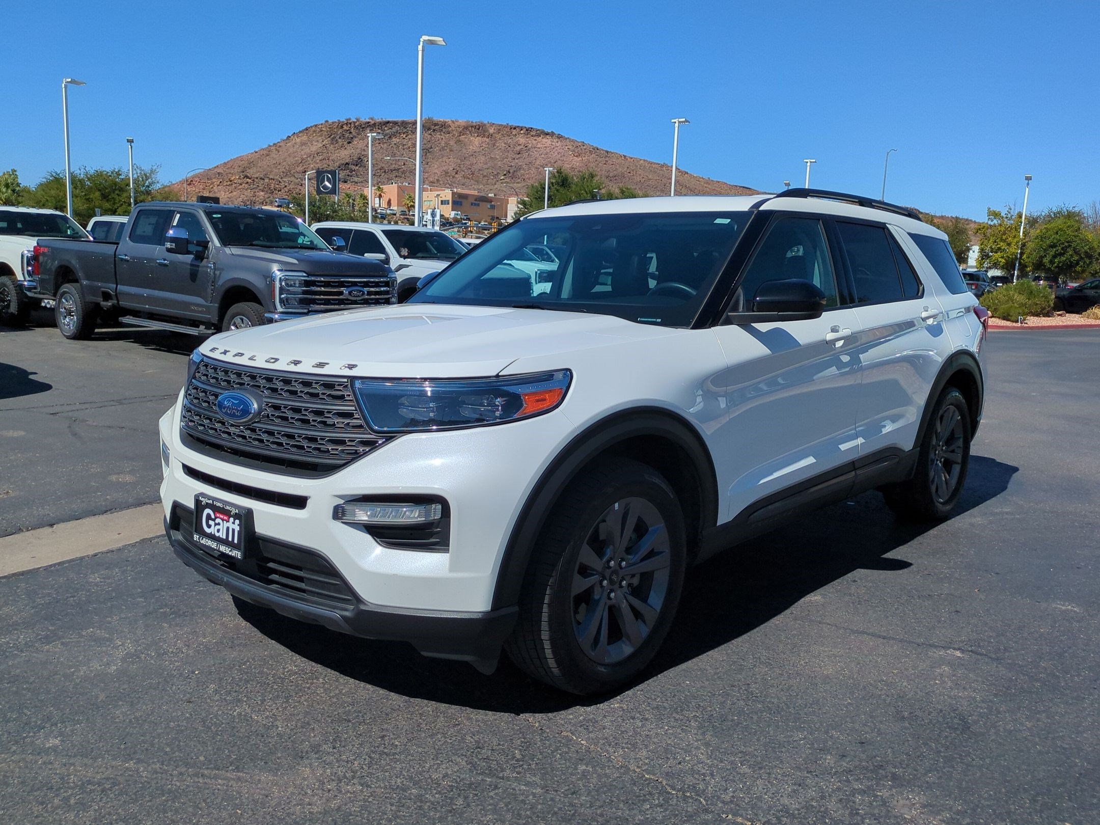 Used 2022 Ford Explorer XLT w/ Equipment Group 202A AWD/4WD image 8