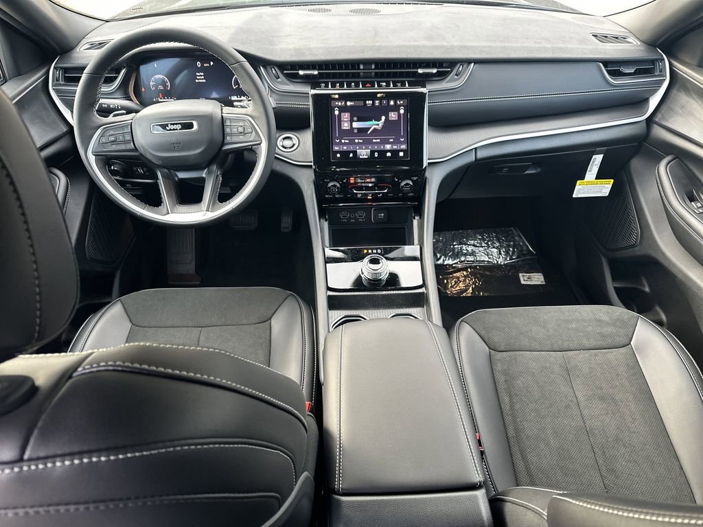 New 2025 Jeep Grand Cherokee Altitude image 23