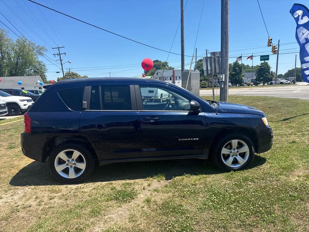 Used 2013 Jeep Compass Latitude w/ Sun/Sound Group FWD image 8