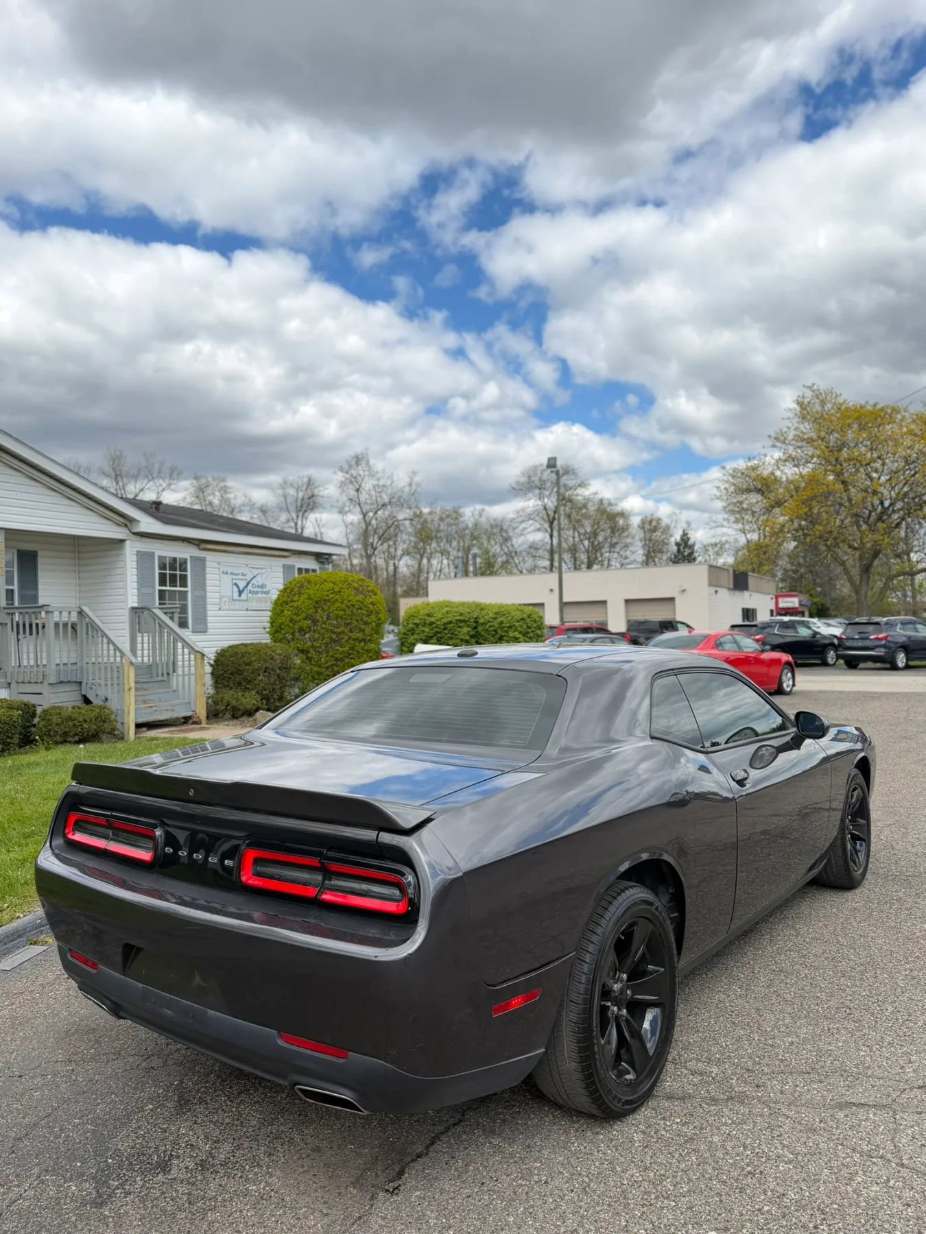 Used 2019 Dodge Challenger SXT RWD image 4