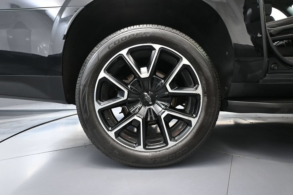 Used 2023 Chevrolet Suburban RST AWD/4WD image 16