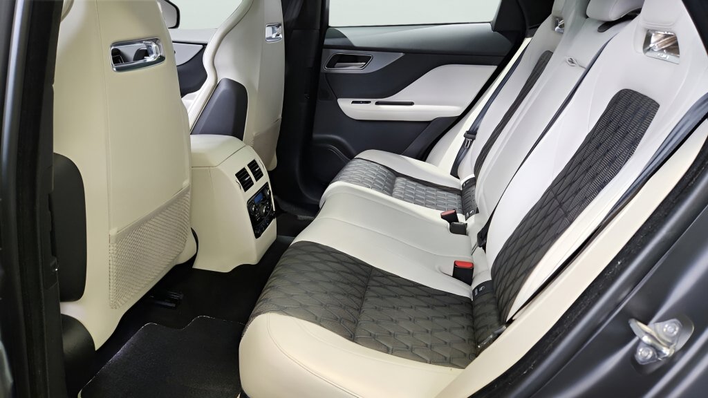 Used 2020 Jaguar F-PACE SVR image 27