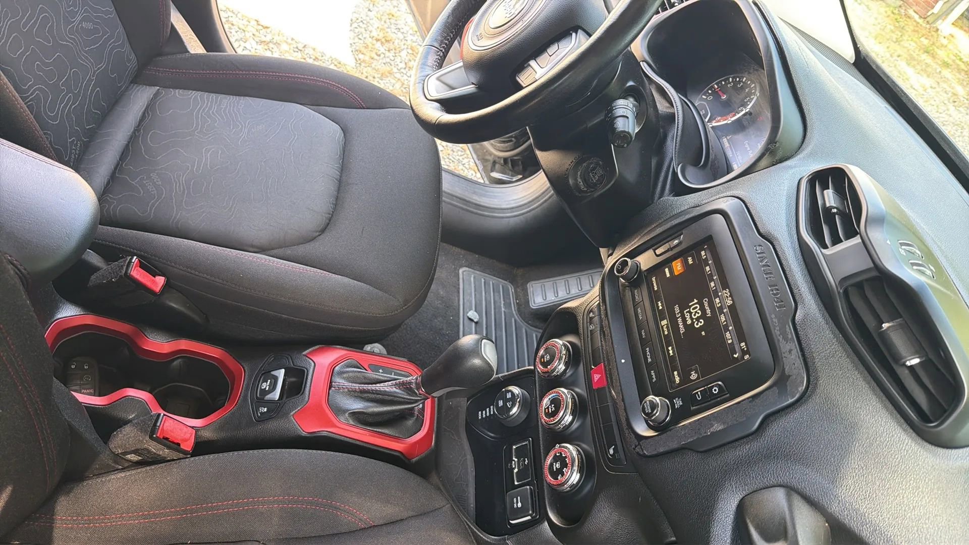 Used 2017 Jeep Renegade Trailhawk AWD/4WD image 33