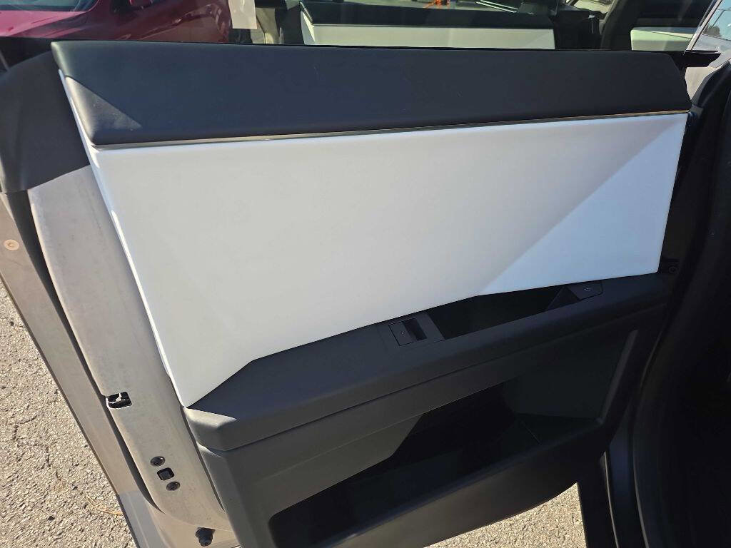 Used 2024 Tesla Cybertruck AWD Crew Cab image 16