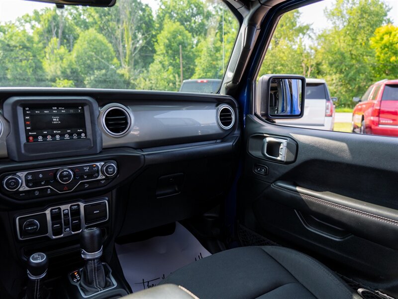 Used 2018 Jeep Wrangler Unlimited Sahara w/ Dual Top Group AWD/4WD image 25