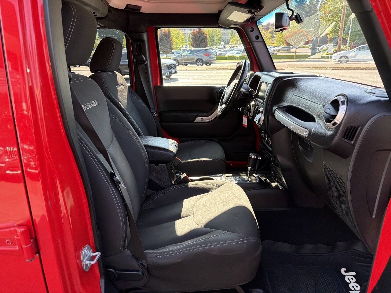 Used 2017 Jeep Wrangler Unlimited Sahara w/ Connectivity Group AWD/4WD image 19