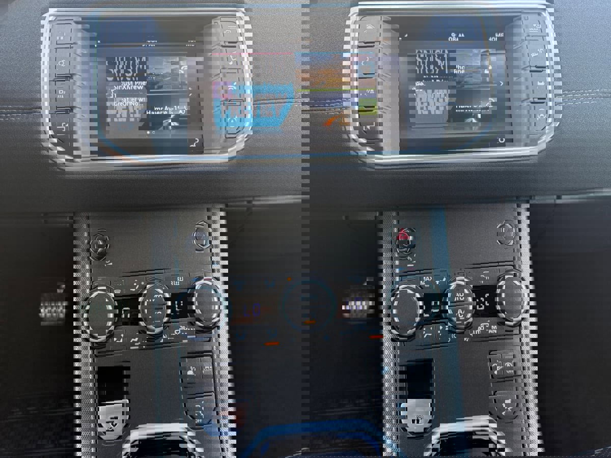 Used 2018 Land Rover Range Rover Evoque SE image 13