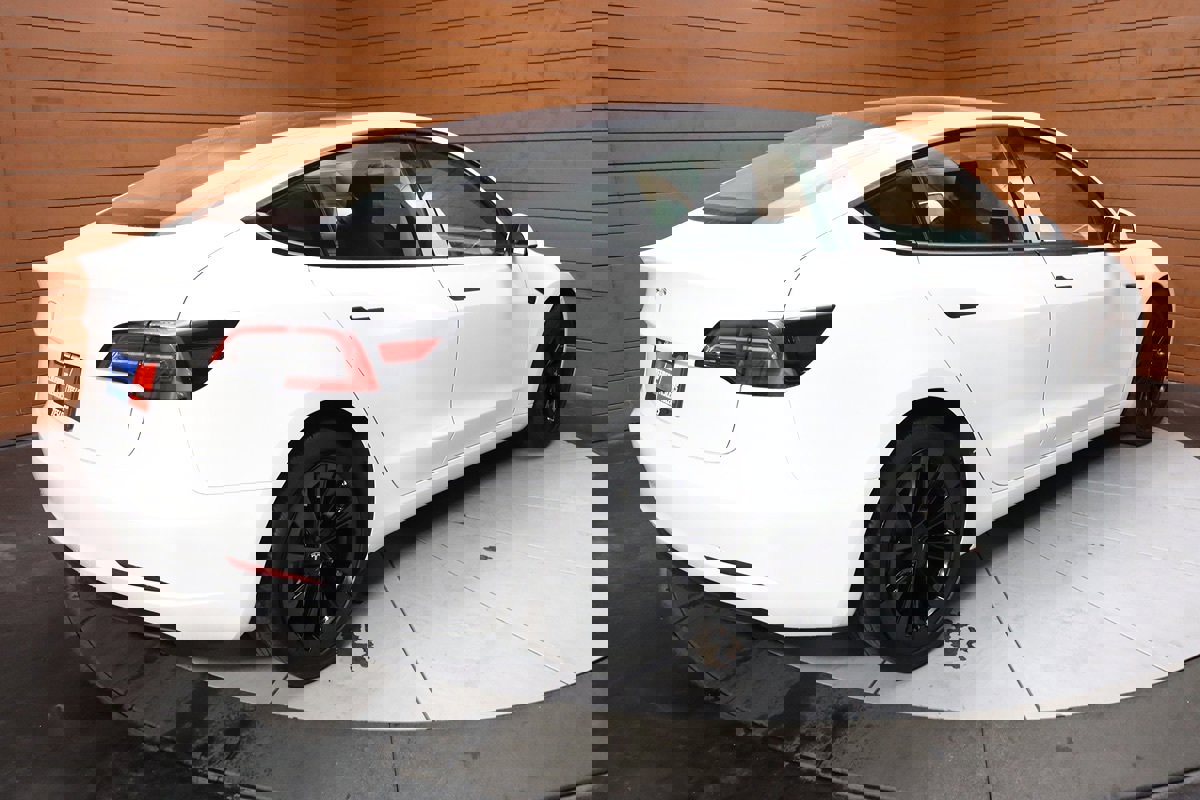 Used 2023 Tesla Model 3 Standard Range image 17