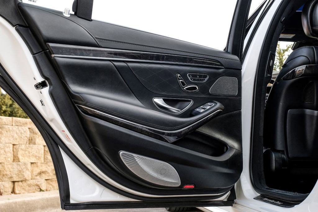 Used 2019 Mercedes-Benz S 560e w/ AMG Line Exterior image 54