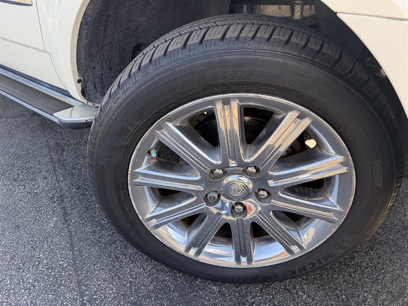 Used 2007 Chrysler Aspen Limited RWD image 10
