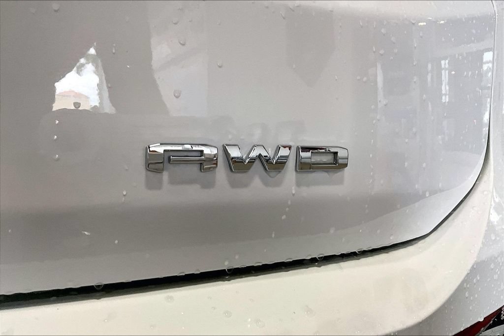 Used 2024 GMC Terrain SLT AWD/4WD image 19