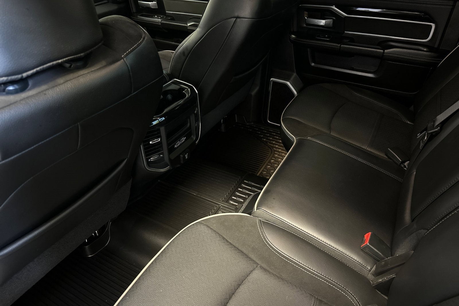 Used 2020 RAM 3500 Laramie image 13