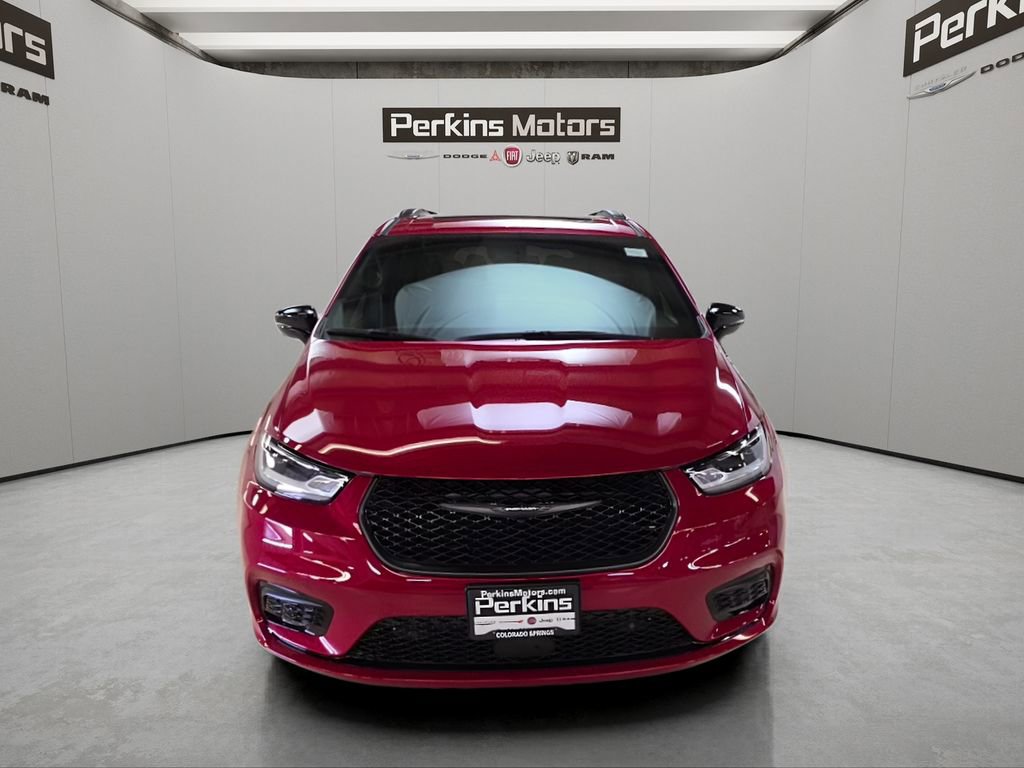 New 2026 Chrysler Pacifica Limited image 8