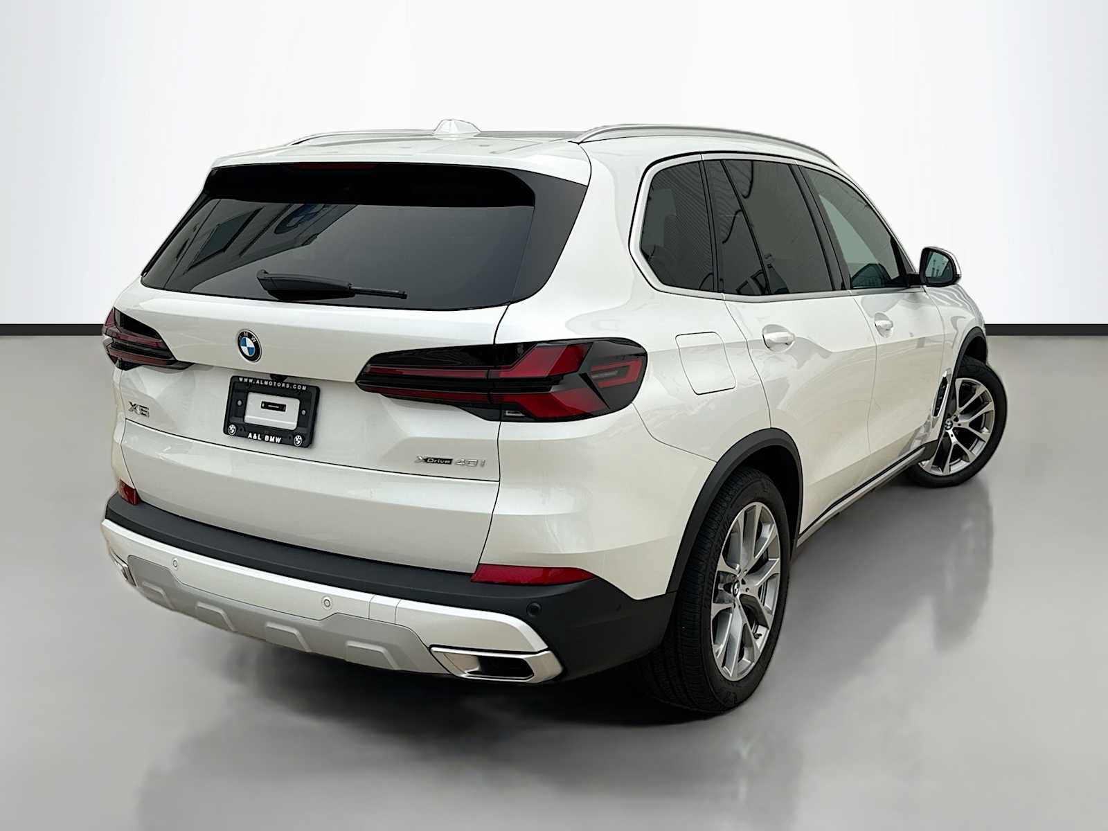 Used 2026 BMW X5 xDrive40i AWD/4WD image 3