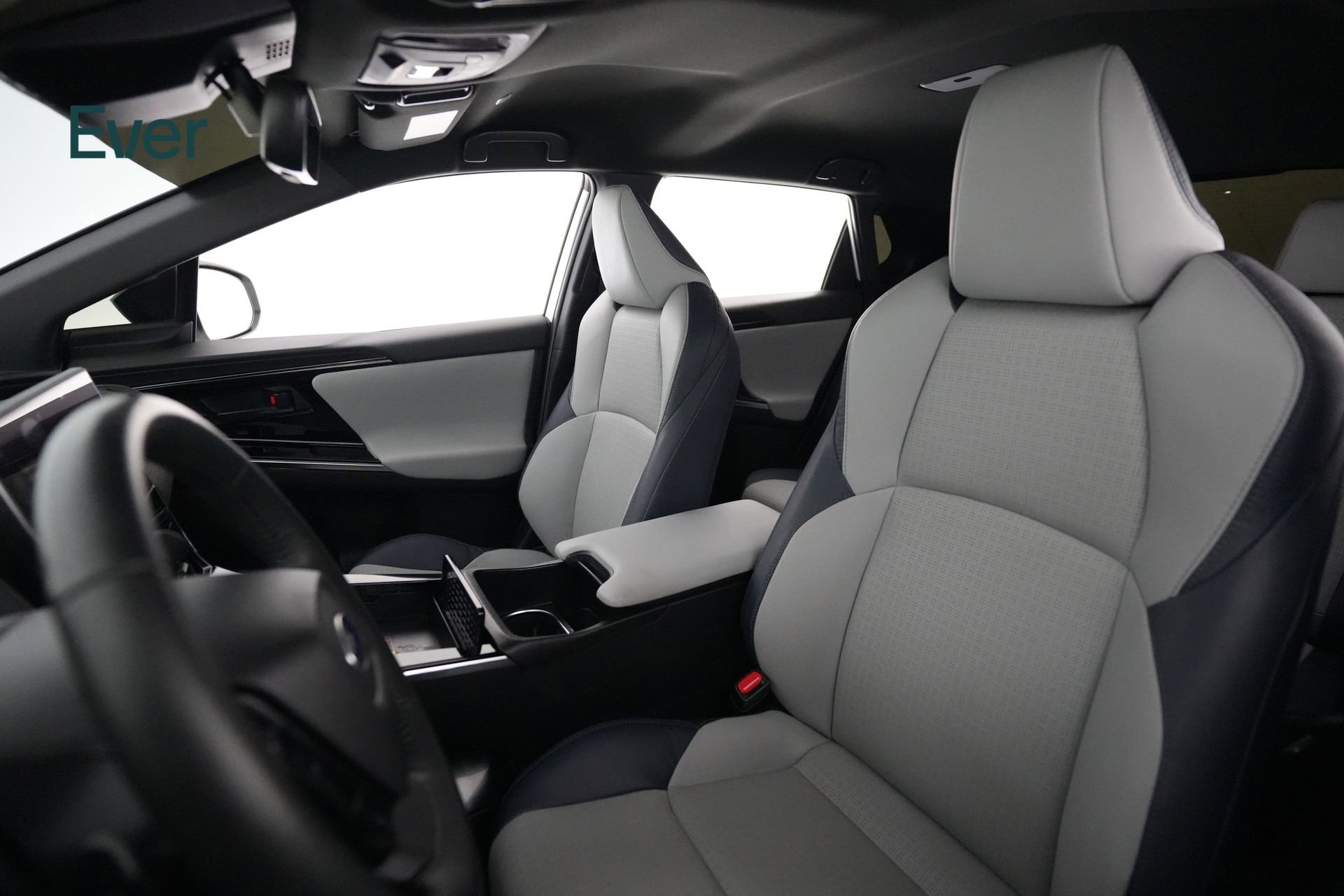 Used 2023 Subaru Solterra AWD image 4