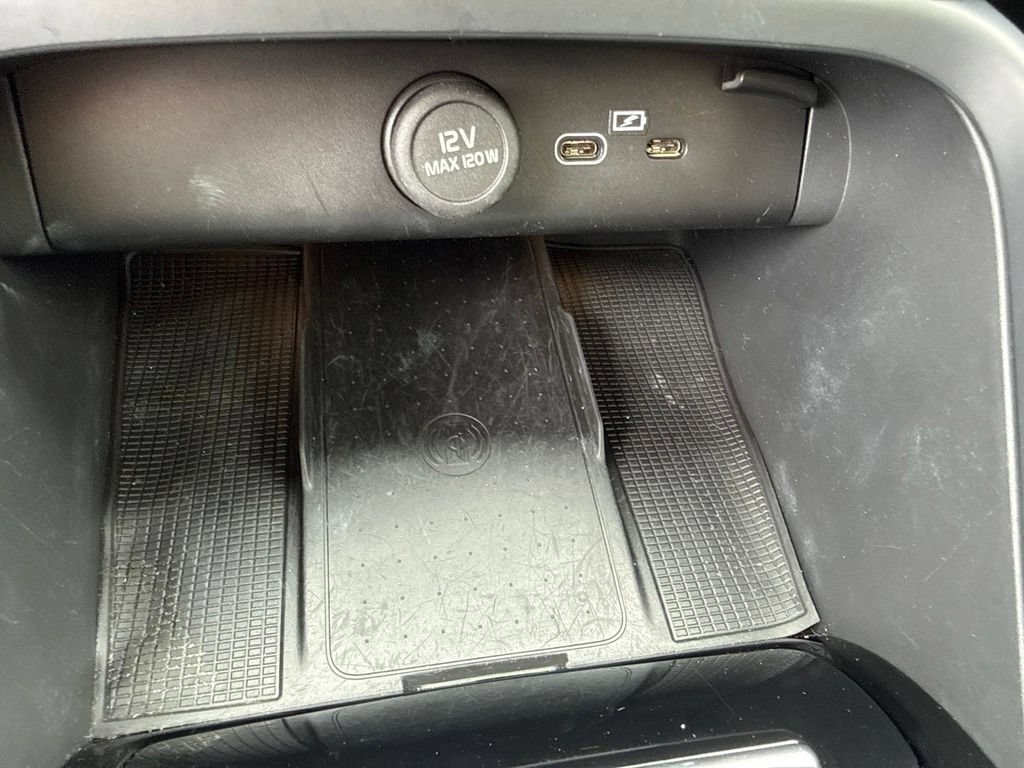 Used 2023 Volvo C40 P8 Recharge Plus AWD/4WD image 26