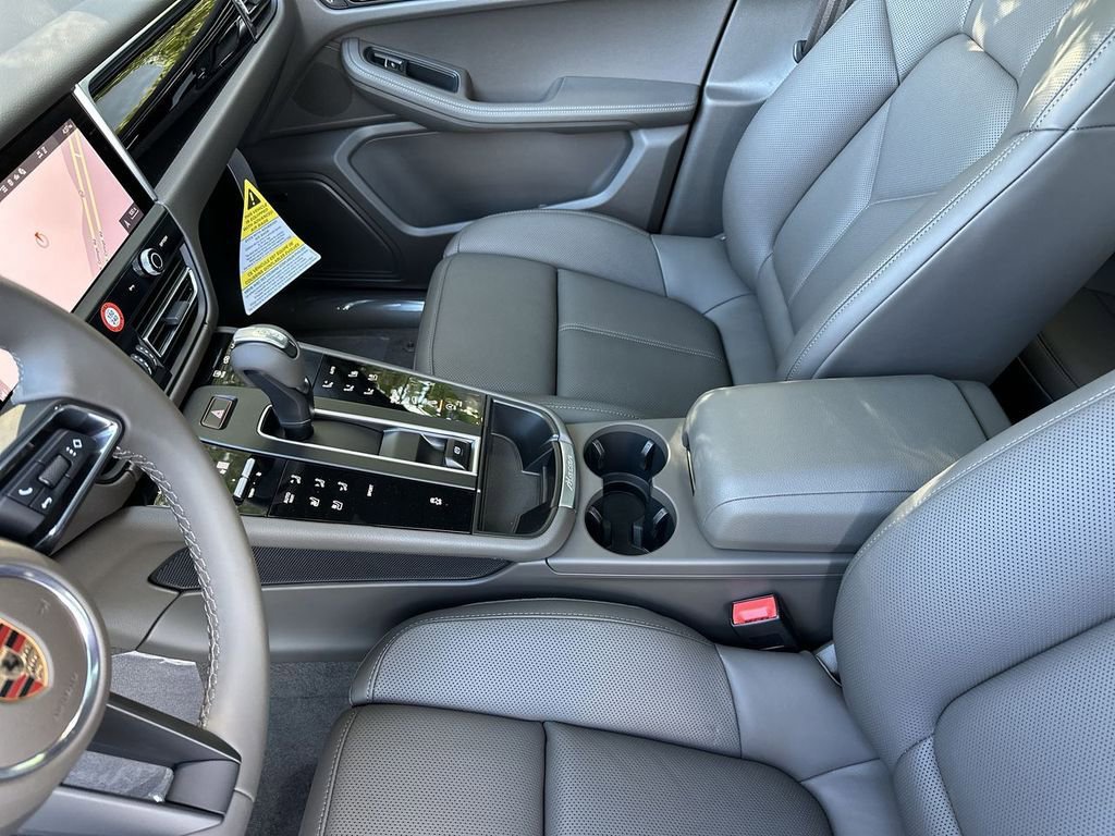 Used 2026 Porsche Macan image 17