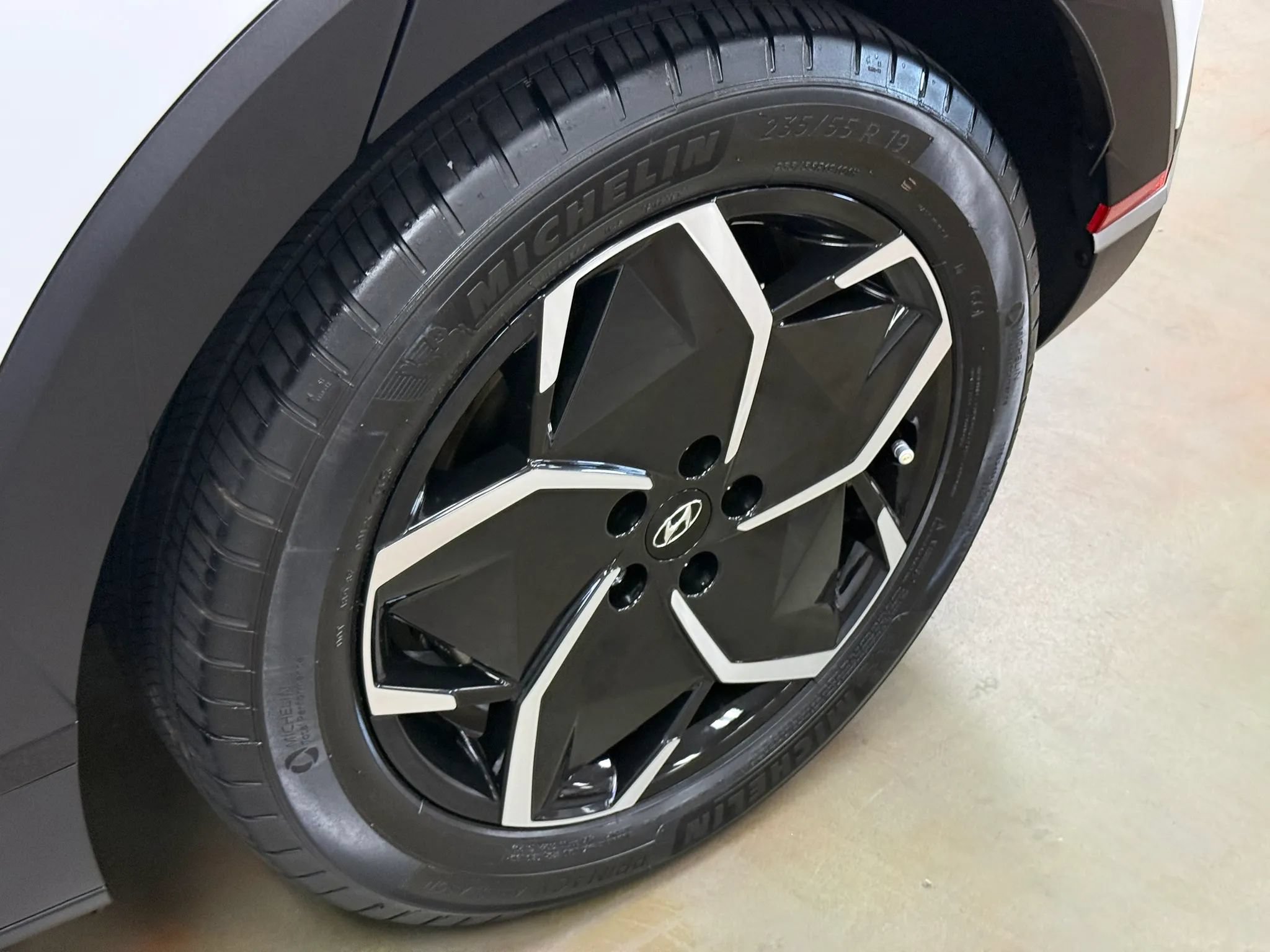 Used 2024 Hyundai Ioniq 5 SE RWD image 17