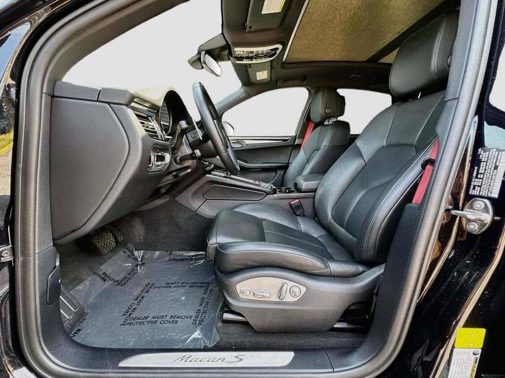 Certified 2023 Porsche Macan S AWD/4WD image 5