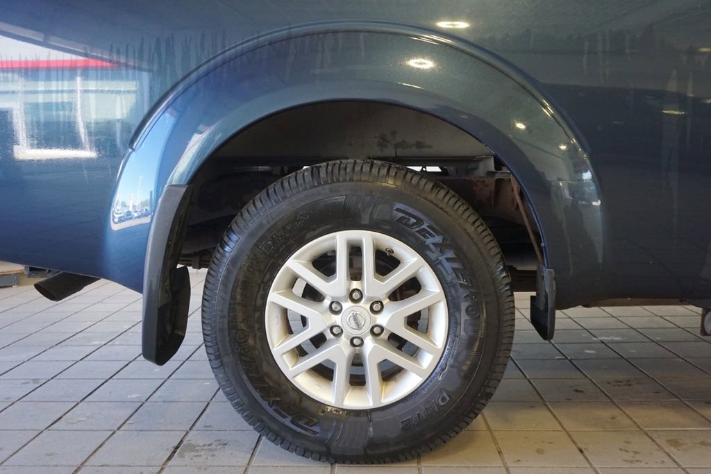Used 2015 Nissan Frontier SV w/ SV Value Truck Package AWD/4WD image 11