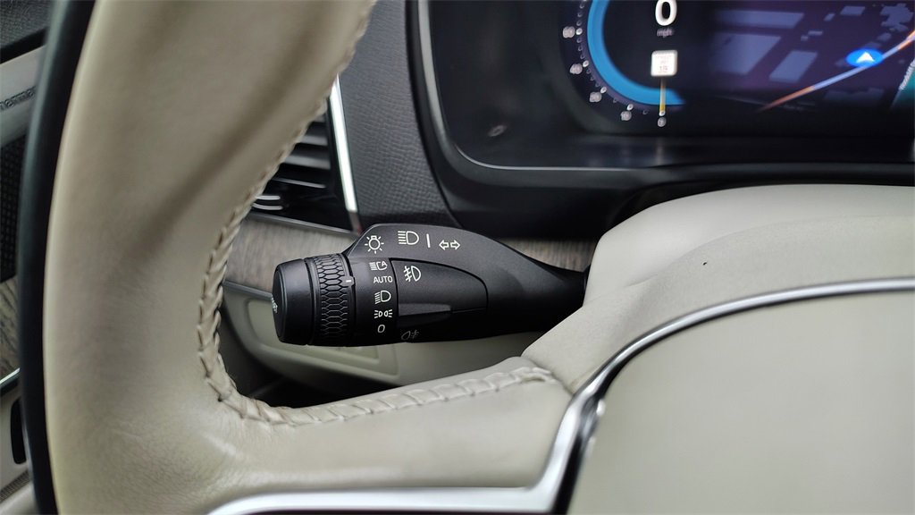 Certified 2024 Volvo XC90 T8 Plus w/ Protection Package Premier image 18