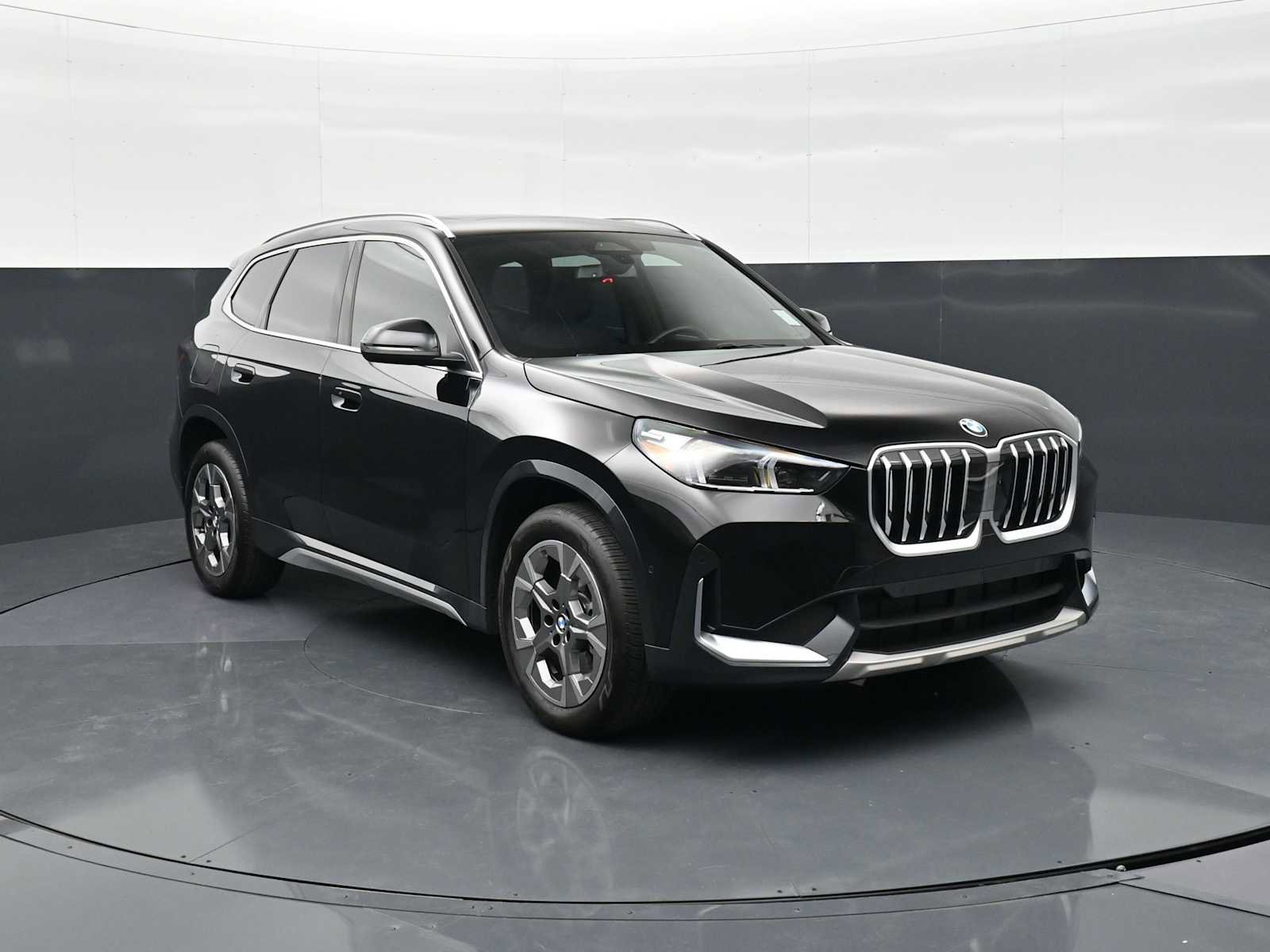 Used 2025 BMW X1 xDrive28i w/ Convenience Package image 3