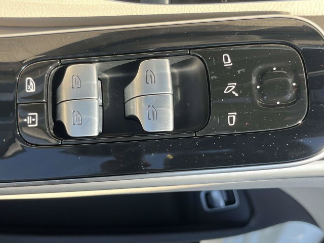 Used 2022 Mercedes-Benz S 580 4MATIC Sedan w/ AMG Line Package image 19